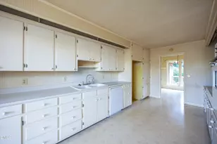 131 Byrd-Yancey-Bass Rd, Clinton, NC 28328 - Photo 10