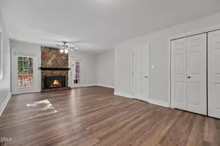 913 Hearthridge Ct, Raleigh, NC 27609 - Photo 2
