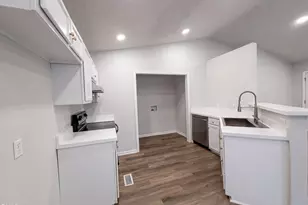 810 Hilltop Cir, Sanford, NC 27332 - Photo 8