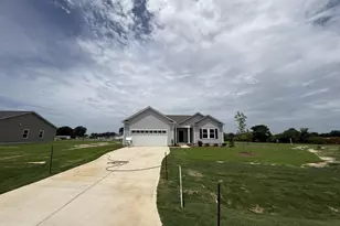 111 Finch Ln, Four Oaks, NC 27524 - Photo 2