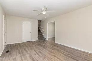 806 Primrose St, Selma, NC 27576 - Photo 6