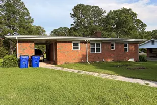 205 Cloverdale Dr, Smithfield, NC 27577 - Photo 4