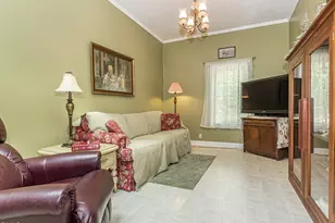 5317 Pine Dr, Raleigh, NC 27606 - Photo 10