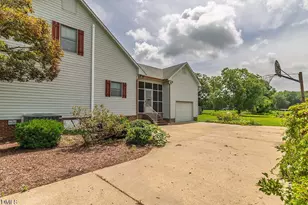 352 Carr Church Rd, Clinton, NC 28328 - Photo 4