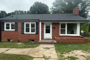 1009 W New Hampshire Ave, Southern Pines, NC 28387 - Photo 1