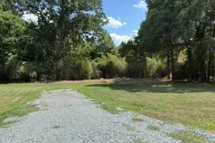 211 Colonial Ave, Goldston, NC 27252 - Photo 1