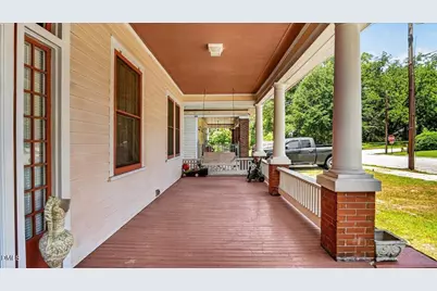 239 W Young Avenue, Henderson, NC 27536 - Photo 2