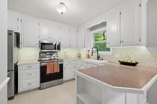 408 Lafayette Dr, Hillsborough, NC 27278 - Photo 10