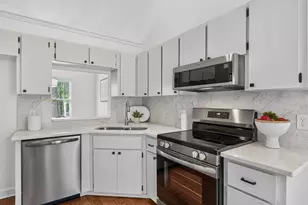 1100 Esher Ct, Raleigh, NC 27609 - Photo 12