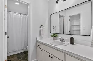 1100 Esher Ct, Raleigh, NC 27609 - Photo 16