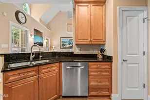 8113 Last Oak Ct, Raleigh, NC 27613 - Photo 14