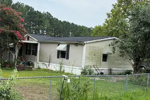 101 Lois Ln, Clayton, NC 27520 - Photo 4
