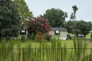 101 Lois Ln, Clayton, NC 27520 - Photo 2