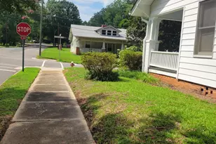 411 W Chisholm St, Sanford, NC 27330 - Photo 10