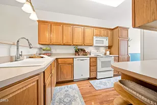 8211 Hempshire Pl, Raleigh, NC 27613 - Photo 10