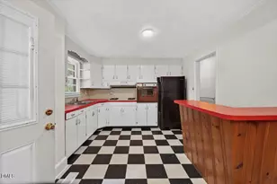 420 Bunn St, Henderson, NC 27536 - Photo 8