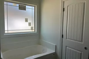100 Bernie Dr, Selma, NC 27576 - Photo 8