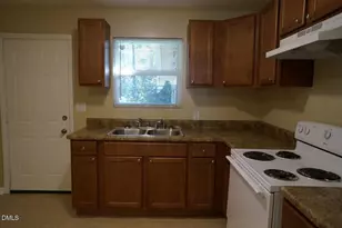 112 E McIver St, Zebulon, NC 27597 - Photo 6