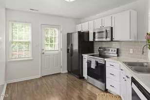 9 Tarrywood Ct, Durham, NC 27703 - Photo 4