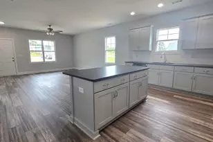 178 Jenkins St, Dunn, NC 28334 - Photo 4