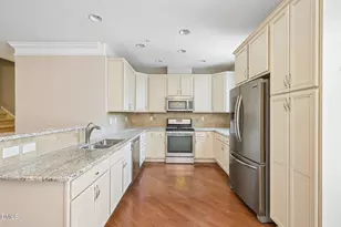 10510 Sablewood Dr, Raleigh, NC 27617 - Photo 8