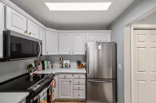 1111 Parkridge Ln, Raleigh, NC 27605 - Photo 14