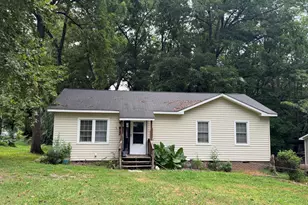 138 W Dolphin St, Siler City, NC 27344 - Photo 1