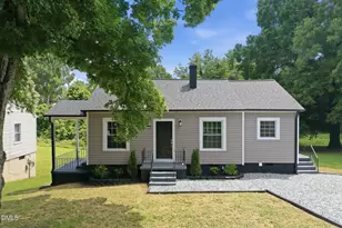 402 W Gilbreath St, Graham, NC 27253 - Photo 4