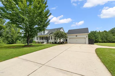 999 N O'Neil Street, Clayton, NC 27520 - Photo 2