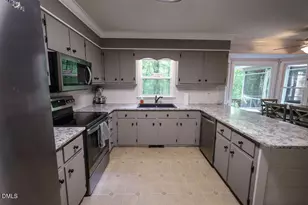 2013 Fox Den, Clayton, NC 27527 - Photo 10