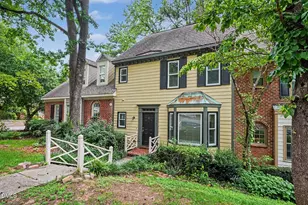1304 Hampshire Ct, Raleigh, NC 27612 - Photo 2