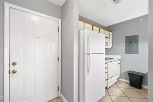 1431 Collegiate Cir, Raleigh, NC 27606 - Photo 4