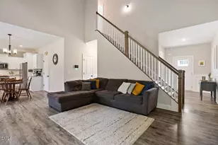 253 Pleasant Ridge Ct, Benson, NC 27504 - Photo 8