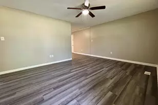 231 Pineland Ave, Clayton, NC 27520 - Photo 2
