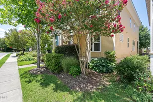 19 Pokeberry Bend Dr, Chapel Hill, NC 27516 - Photo 2