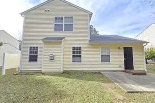 3821 Tyler Bluff Ln, Raleigh, NC 27616 - Photo 2