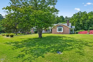 114 Castle Cir, Smithfield, NC 27577 - Photo 2