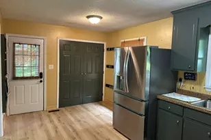 1011 Shirley Dr, Henderson, NC 27536 - Photo 10