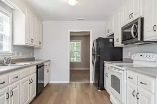 410 Whitehall Ct, Clayton, NC 27520 - Photo 10