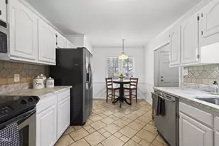 118 Greenmont Ln, Cary, NC 27511 - Photo 10