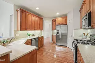 108 Alden Village Ct, Cary, NC 27519 - Photo 12