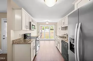 109 Mallard Ct, Chapel Hill, NC 27517 - Photo 8