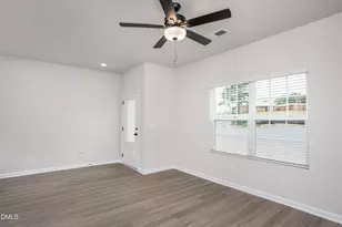 185 Seville Wy, Clayton, NC 27520 - Photo 4