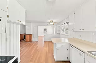206 W Woodall St, Benson, NC 27504 - Photo 16