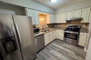 533 Pine Ridge Pl, Raleigh, NC 27609 - Photo 2
