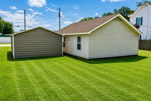 310 S Webb St, Selma, NC 27576 - Photo 4