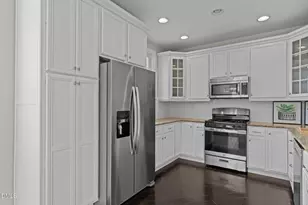 10410 Sablewood Dr, Raleigh, NC 27617 - Photo 14