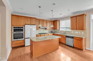 240 Seymour Pl, Cary, NC 27519 - Photo 4