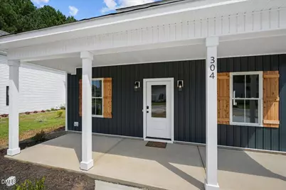 304 S Sycamore Street, Fremont, NC 27830 - Photo 2