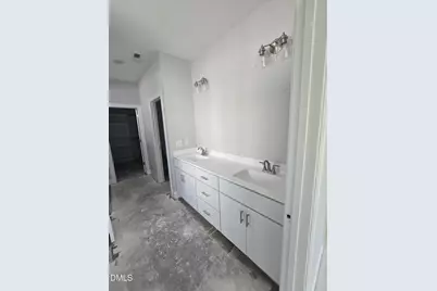 1027 N Lincoln Street, Benson, NC 27504 - Photo 6